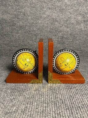 Heritage Mint Vintage Wooden and Brass Globe Bookends with Yellow Globe Accents